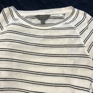 Light weight sweater